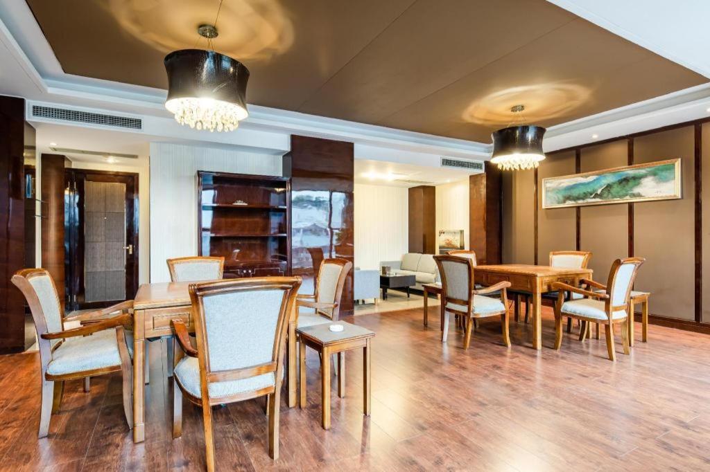 Chengdu Rising Butterfly Hotel Экстерьер фото
