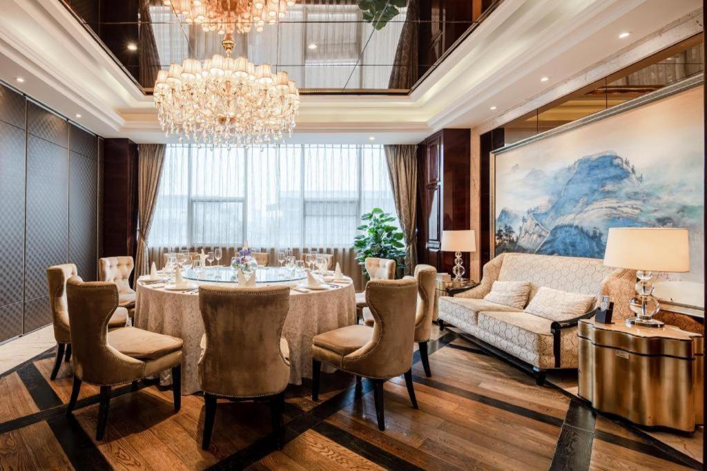 Chengdu Rising Butterfly Hotel Экстерьер фото