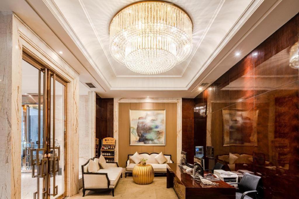 Chengdu Rising Butterfly Hotel Экстерьер фото