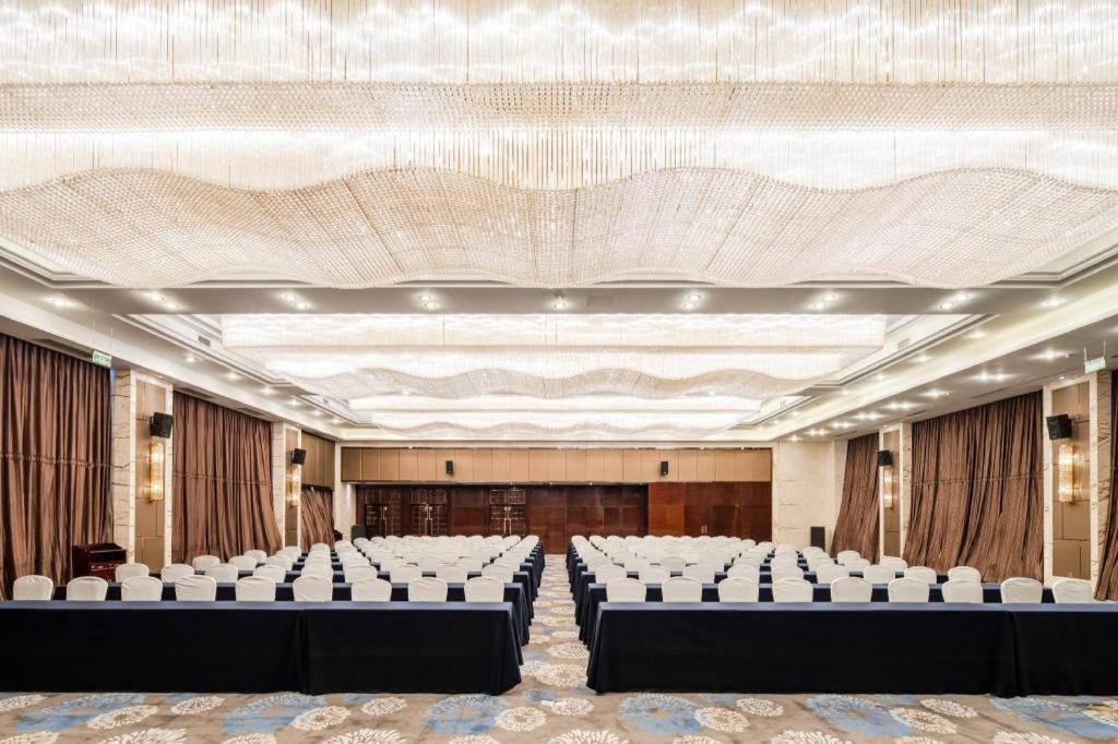 Chengdu Rising Butterfly Hotel Экстерьер фото