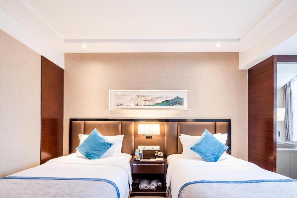 Chengdu Rising Butterfly Hotel Экстерьер фото