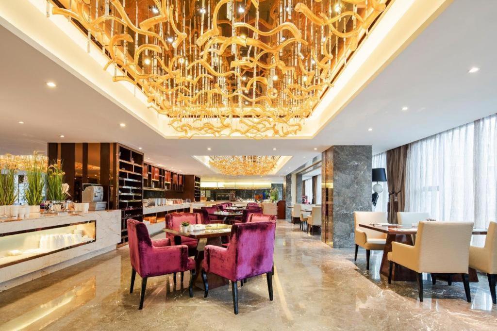 Chengdu Rising Butterfly Hotel Экстерьер фото