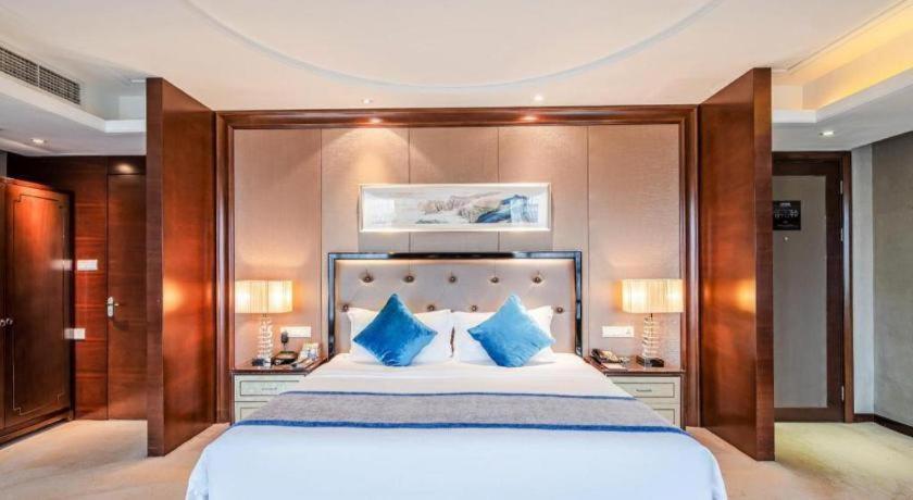 Chengdu Rising Butterfly Hotel Экстерьер фото