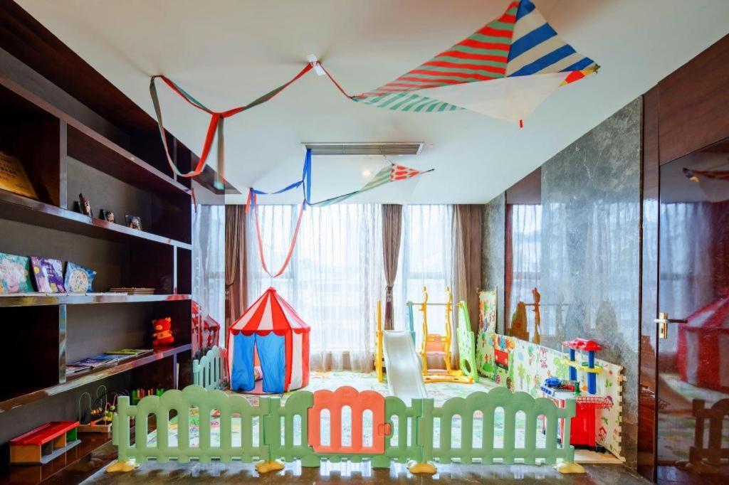 Chengdu Rising Butterfly Hotel Экстерьер фото