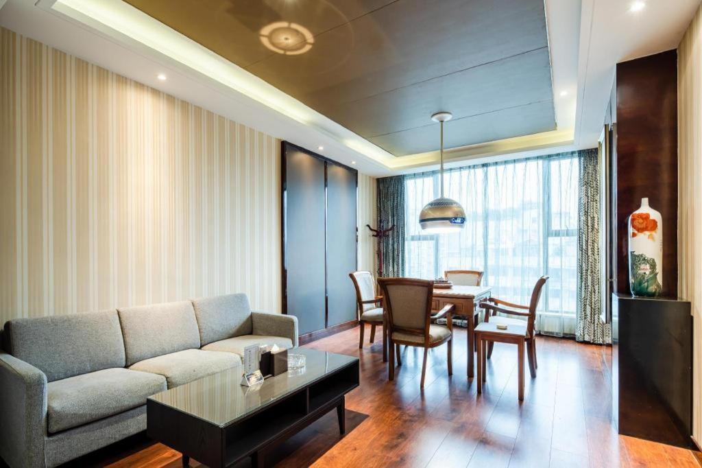 Chengdu Rising Butterfly Hotel Экстерьер фото