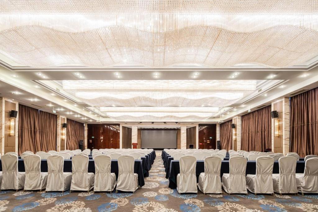 Chengdu Rising Butterfly Hotel Экстерьер фото